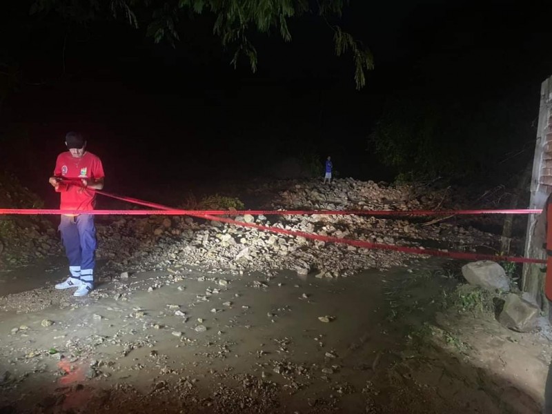 Lluvias causan obstrucción del camino a Las Villa en Minatitlán