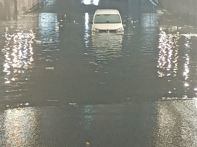 Lluvias colapsan CDMX: caos en vuelos, metro e inundaciones extremas