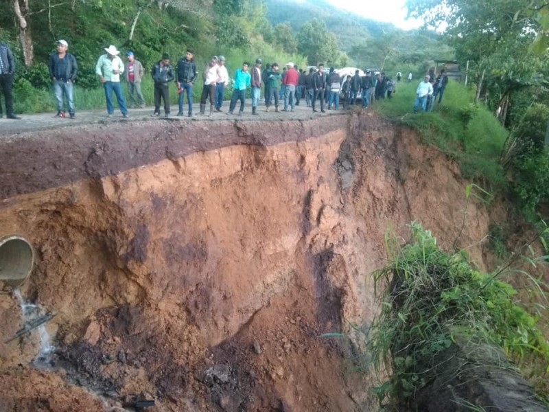 Lluvias deja incomunicado carretera Simojovel-Duraznal