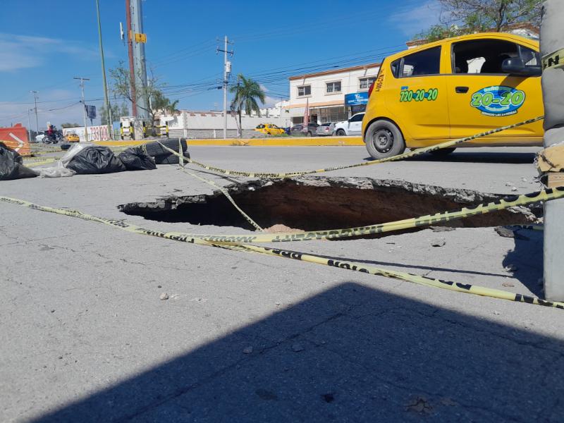 Lluvias dejan cuatro socavones en Torreón