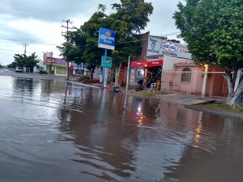 Lluvias dejan encharcamientos en Los Mochis