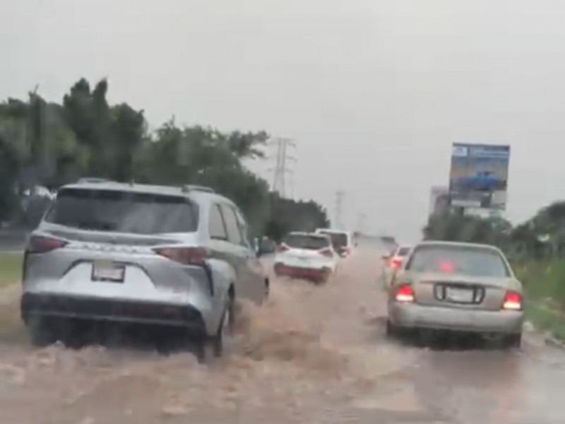 Lluvias dejan encharcamientos en varios puntos de zona conurbada