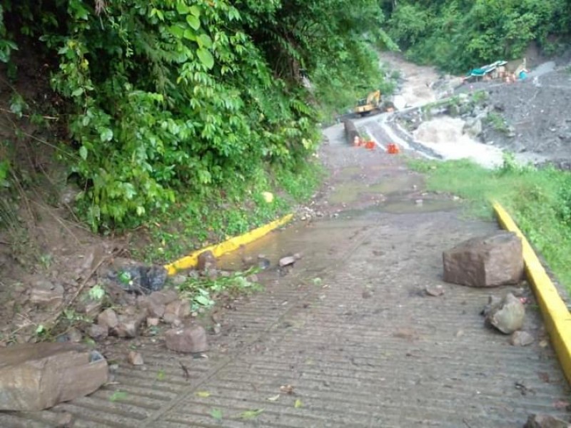 LLuvias dejan incomunicados a pobladores de San Felipe Tepatlán