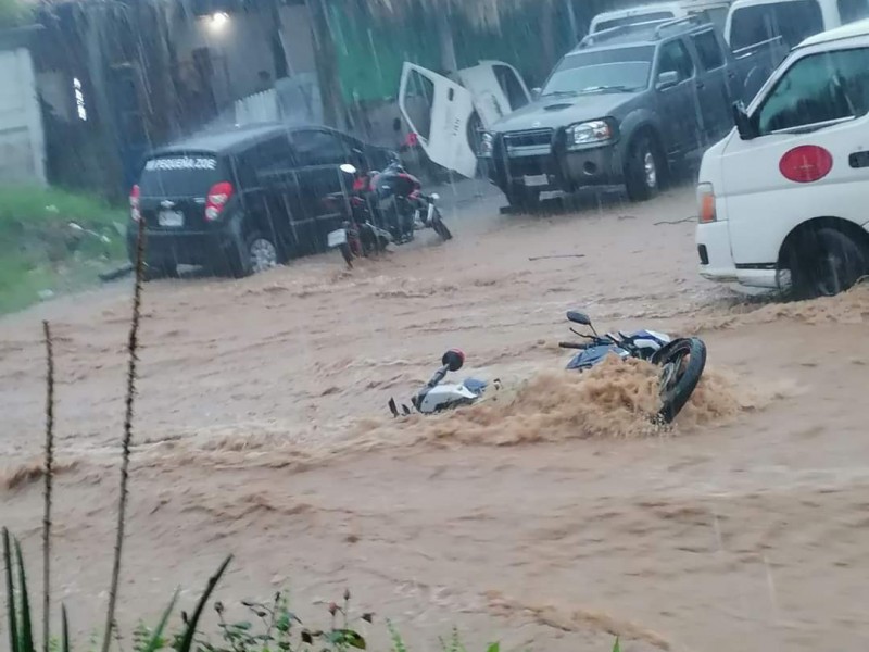 Lluvias dejan inundaciones en viviendas en Escuintla