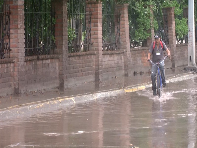 Lluvias dejan ligeros encharcamientos en LM