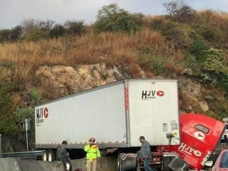 Lluvias dejan múltiples accidentes automovilísticos en carreteras de Nayarit