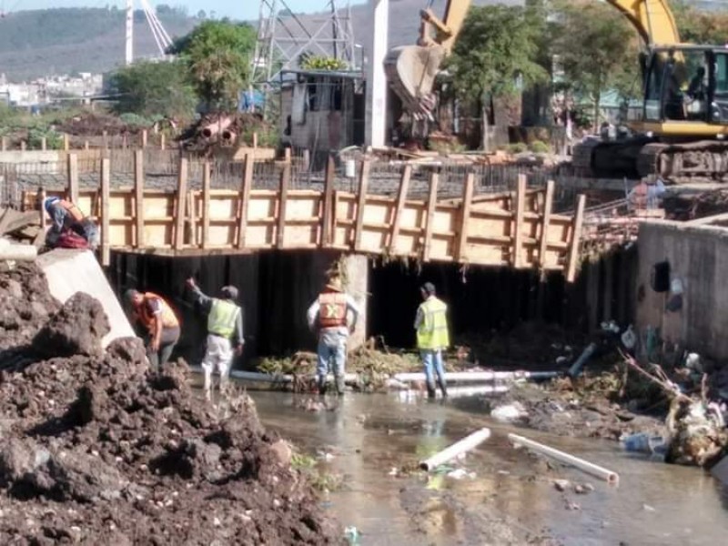 Lluvias dejaron daños mínimos en obra 