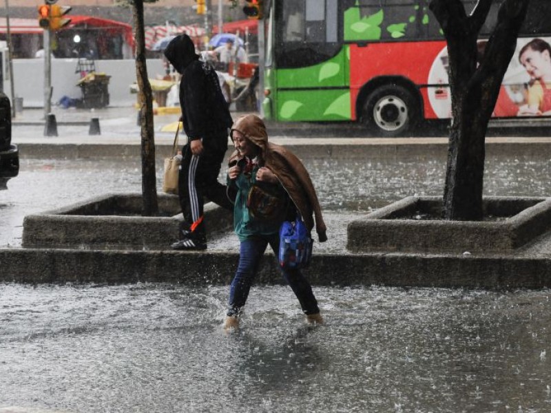 Lluvias, descargas eléctricas y granizo en la CDMX