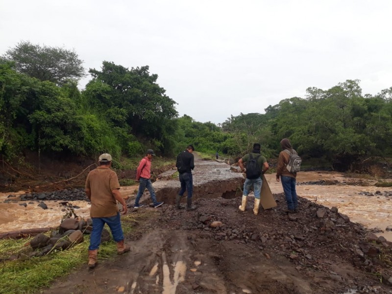 Lluvias devoran puente y dejan incomunicadas comunidades indígenas de Tepic