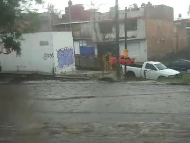 Lluvias en Morelia dejan encharcamientos en algunas vialidades