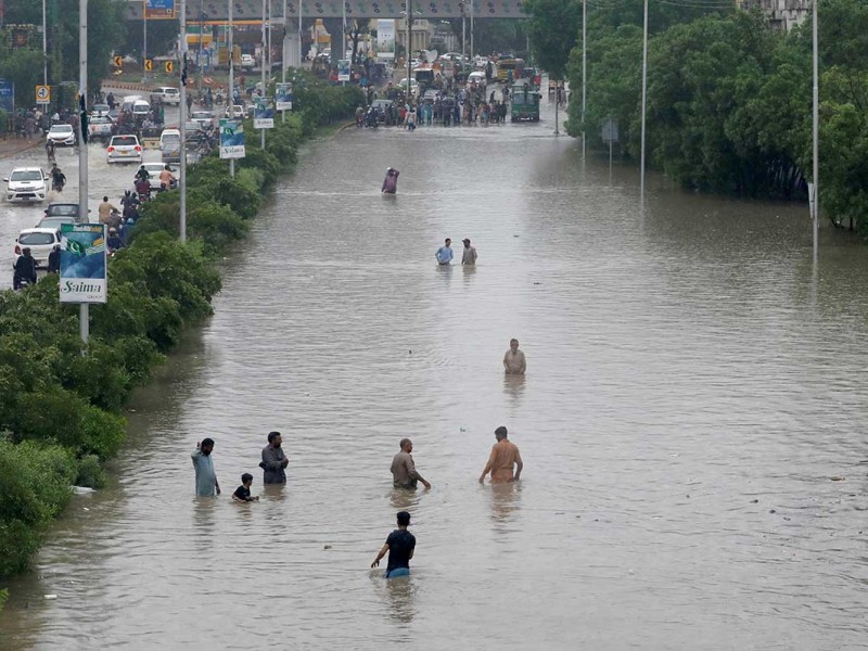 Lluvias en Pakistán causan al menos 90 muertes