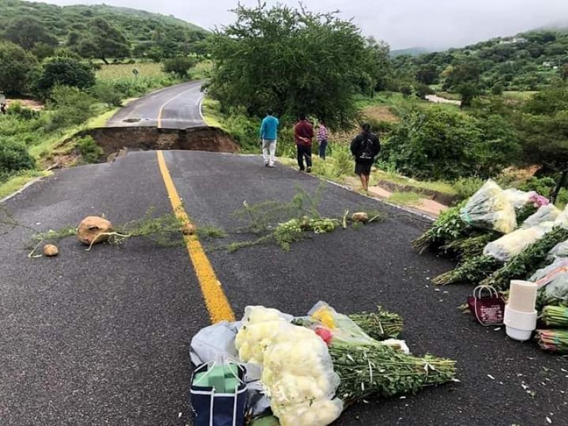 Lluvias en Tulcingo del Valle derrumbando puente