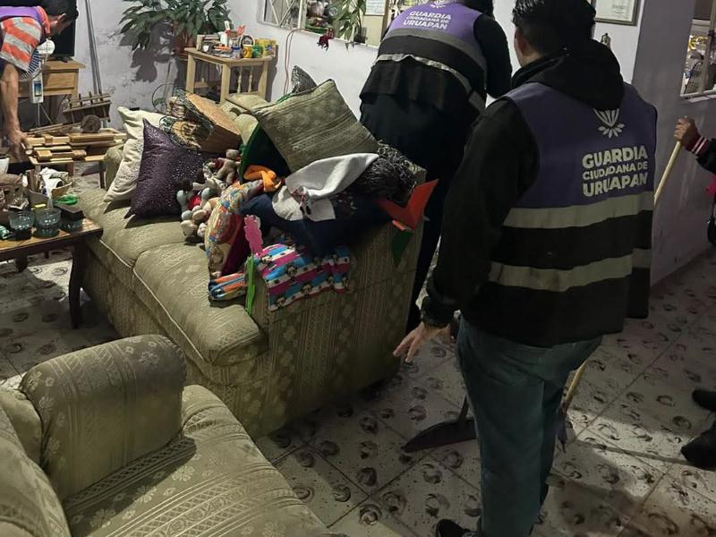 Lluvias en Uruapan dejan 13 incidentes, árboles caídos y viviendas inundadas