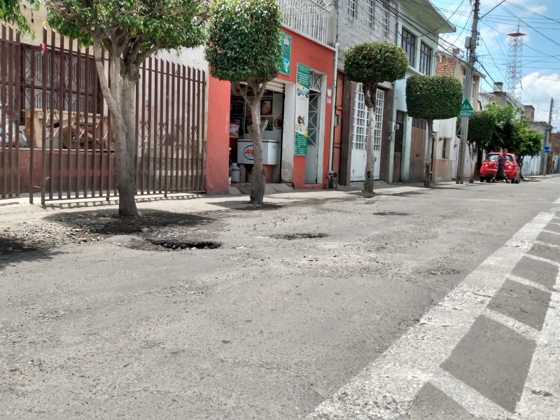 Lluvias generan afectaciones en calle Gardenia; urge pavimentación