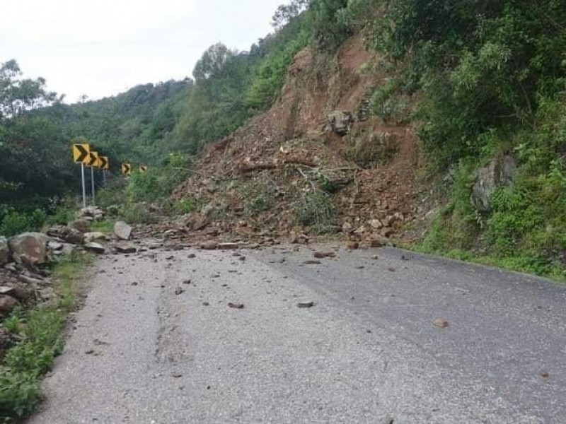 Lluvias generan derrumbes en la Cañada