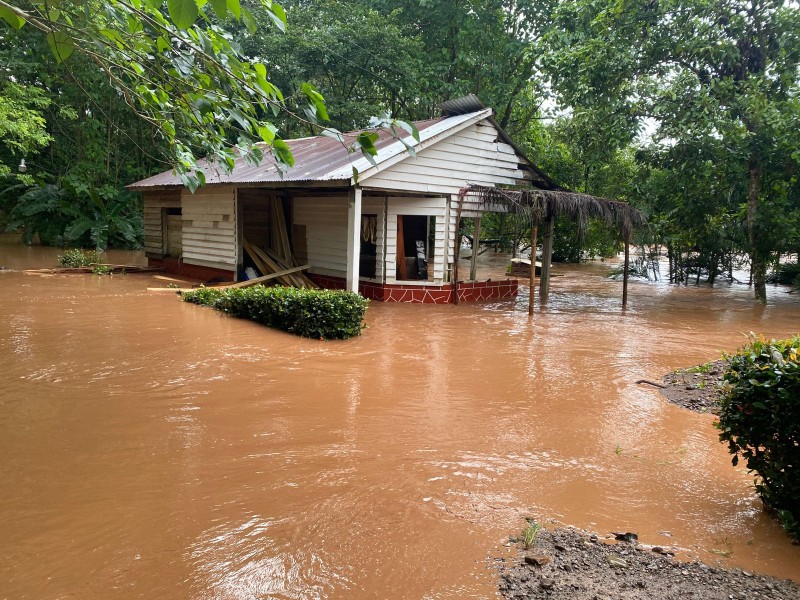 Lluvias generan fuertes inundaciones en Matías Romero Avendaño