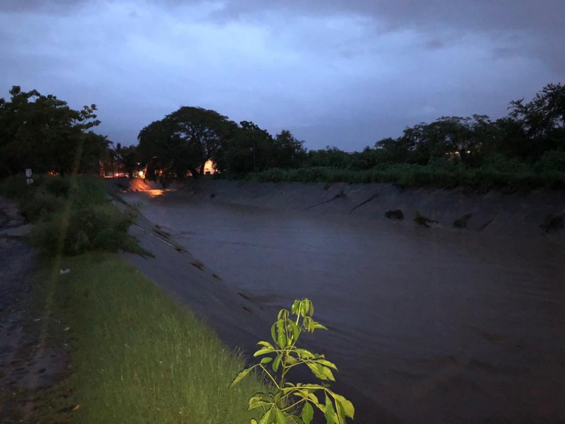 Lluvias generan inundaciones y encharcamientos en Manzanillo