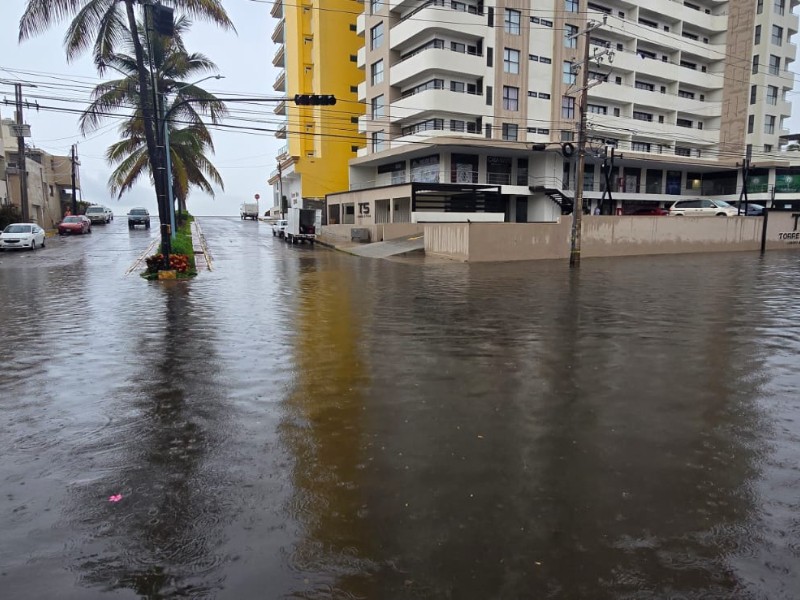 Lluvias intensas afectan Mazatlán, dejan inundaciones