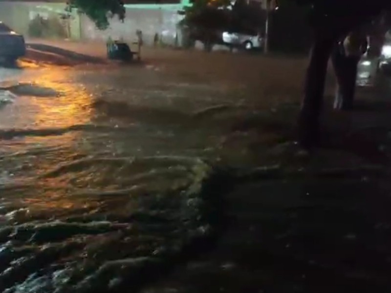 Lluvias Intensas en Mazatlán provocan Inundaciones en varias vialidades