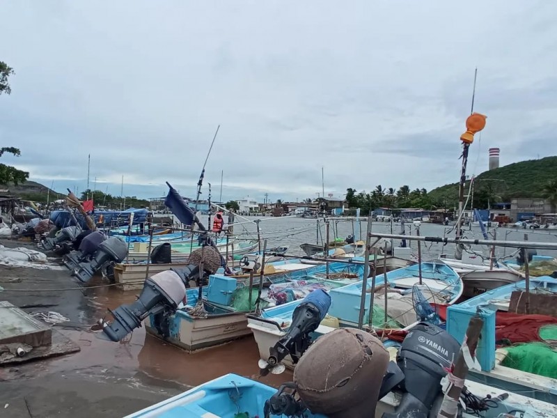 Lluvias paralizan al sector pesquero en Ahome