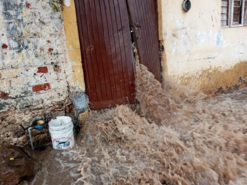 Lluvias provocan afectaciones a decenas de viviendas en Santiago Tangamandapio