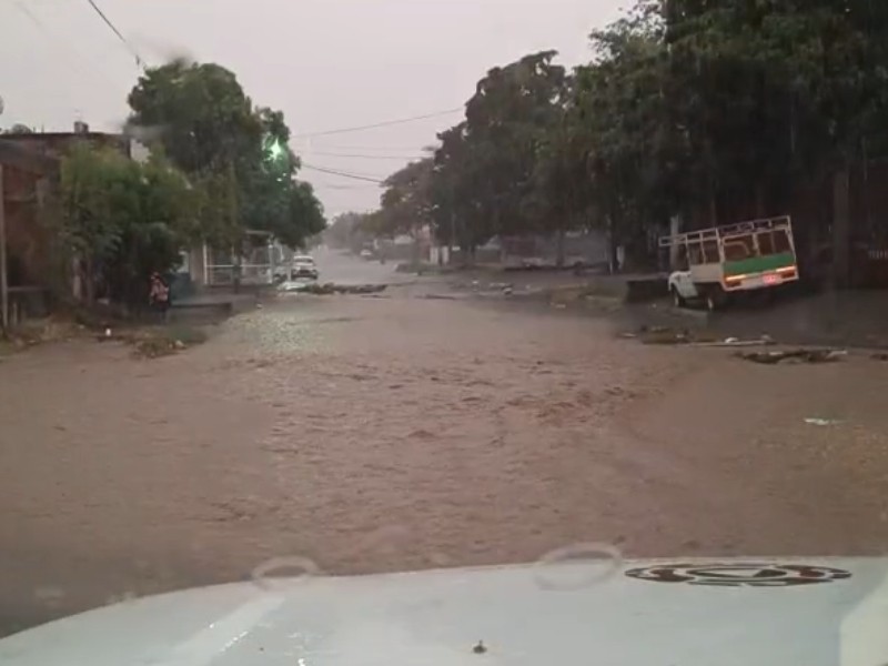 Lluvias provocan cierres viales en algunas zonas de Culiacán
