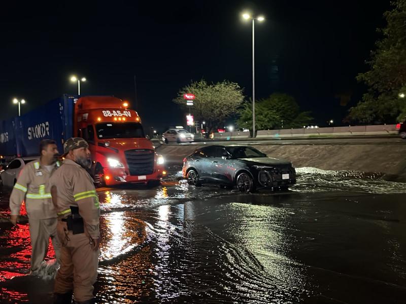 Lluvias provocan anegaciones en colonias de Torreón; continúan labores de atención