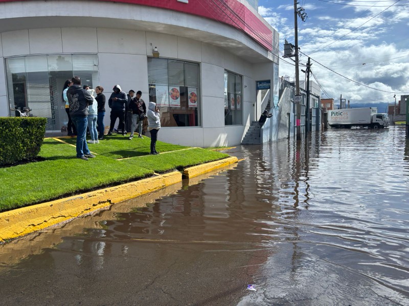 Lluvias provocan anegaciones y deslaves en Valle de Toluca