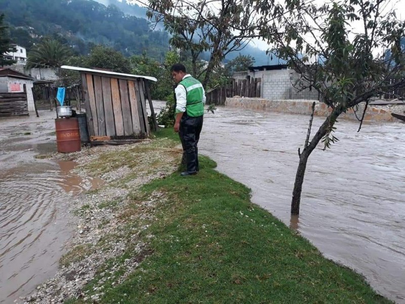 Lluvias provocan encharcamientos en vialidades de San Cristóbal