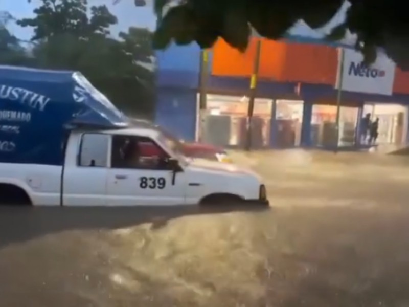 Lluvias provocan inundaciones en zonas de Acapulco