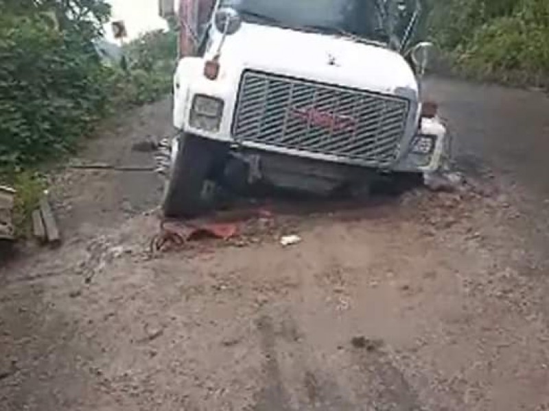 Lluvias provocan socavón en calles de Izúcar de Matamoros