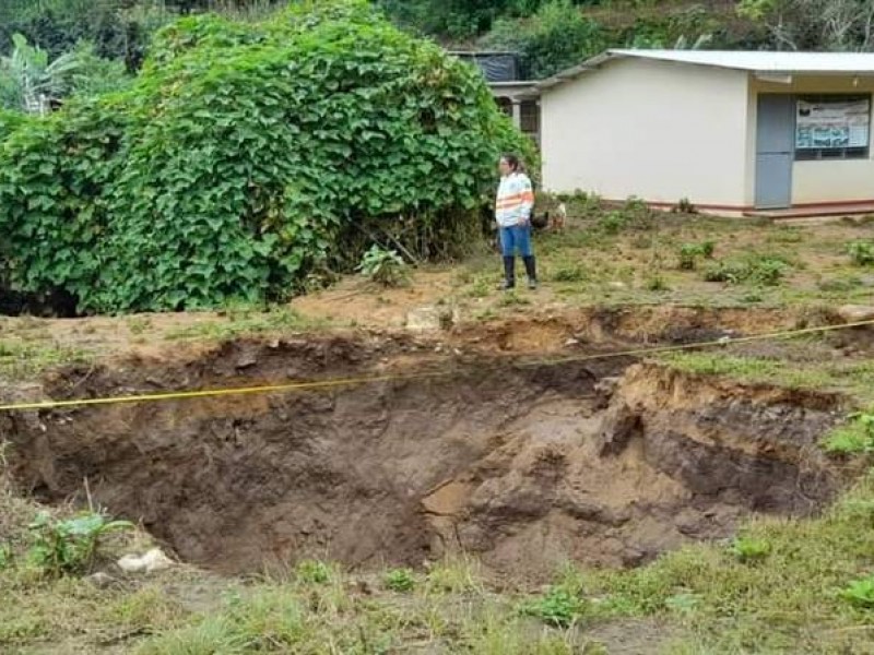 Chiapas: Lluvias provocan socavón en Zinacantán