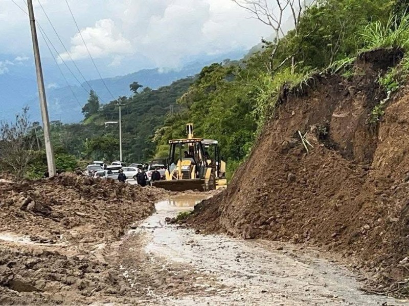 Lluvias provocando cierres viales en varios tramos carreteros