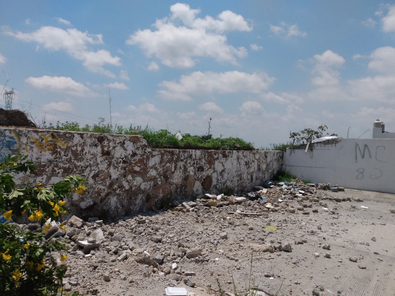 Lluvias provocaron colapso de barda en Paseos de lasTorres