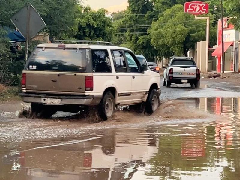 Lluvias remojan tierras guasavenses; dejan fuertes encharcamientos en zonas rurales
