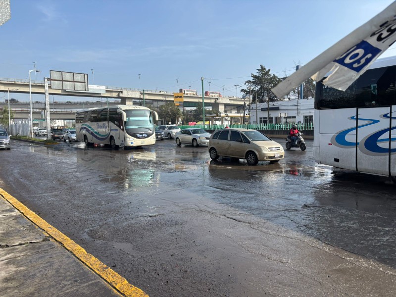 Lluvias y acumulación de basura provocaron inundación en vialidad Alfredo del Mazo