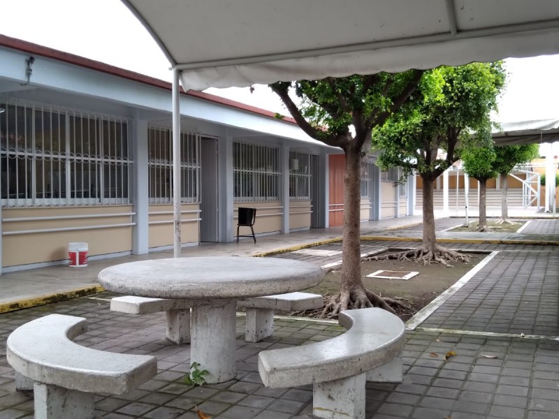 Lluvias y vándalos han afectado 105 escuelas de Colima