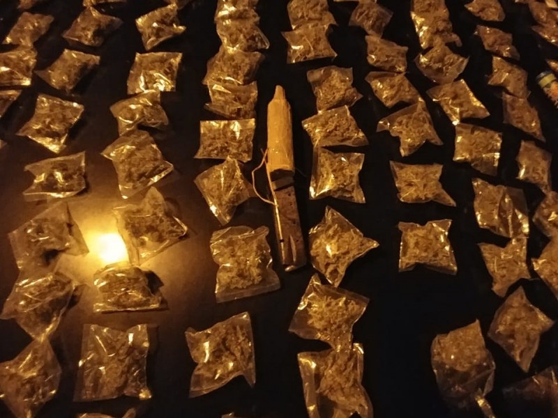 Lo detienen con droga y un explosivo