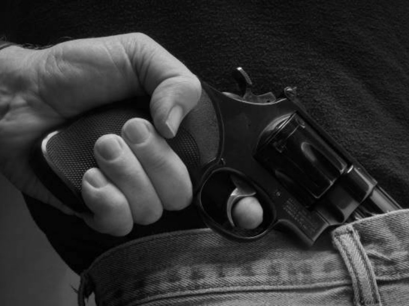 Lo detuvieron por asaltar una tienda simulando tener un arma de fuego