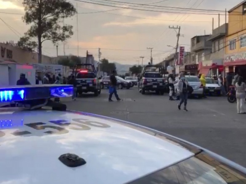 Lo encuentran muerto dentro de su coche en Chalco
