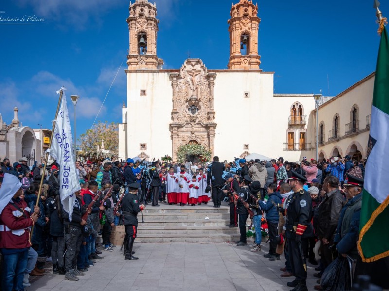 Locales y extranjeros visitaron plateros