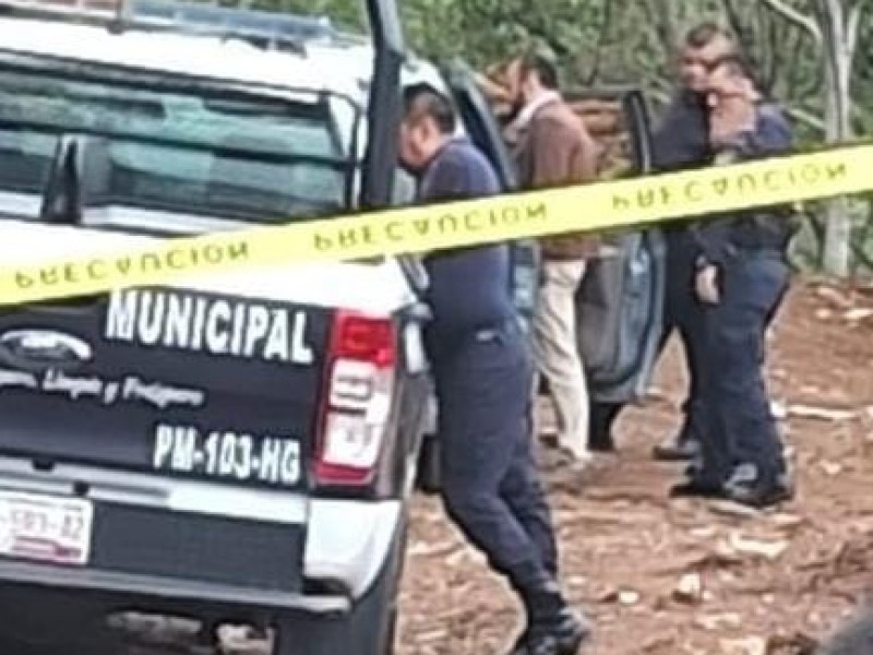 Localizan 2 cadáveres con tiro de gracia en Huauchinango