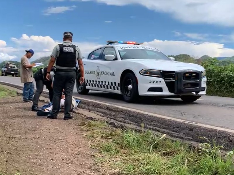 Localizan a hombre tirado sobre carretera Tepic-Guadalajara