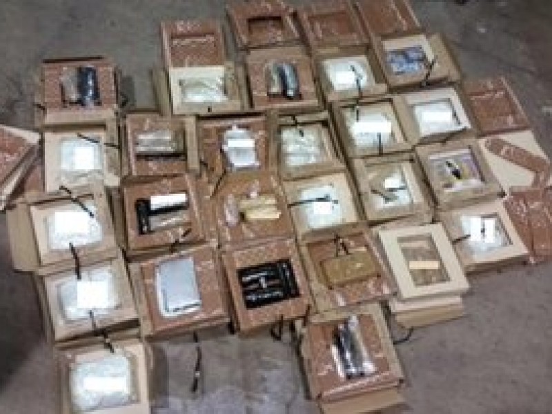 Localizan agentes de CBP droga en cajas de vitro piso