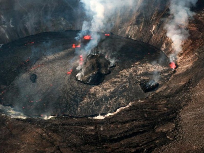 Localizan cadáver de hombre que cayó al cráter de volcán