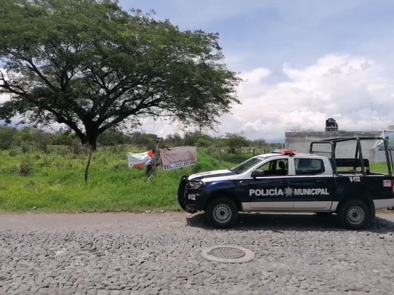 Localizan cadáver de un hombre en baldío