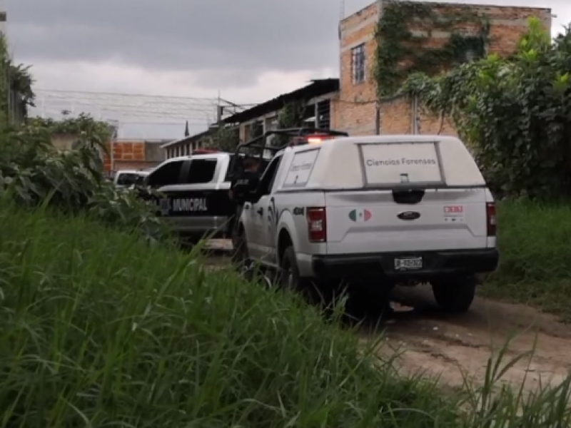 Localizan cadáver embolsado en colonia de Tlaquepaque