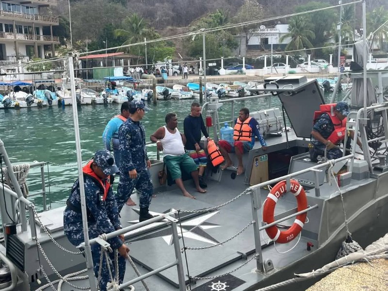 Localizan con vida a tripulantes de embarcación desaparecida en Huatulco