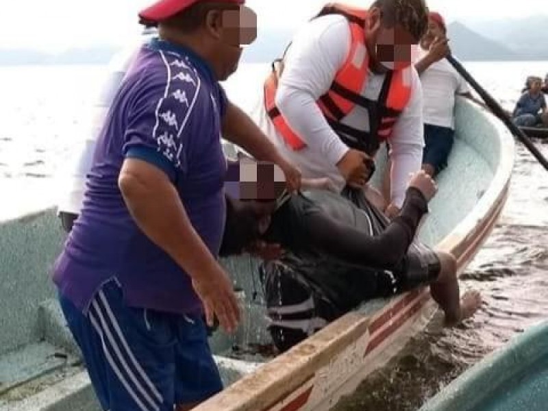 Localizan cuerpo de pescador en laguna de Catemaco