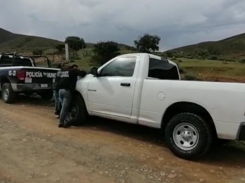 Localizan cuerpo de un masculino suspendido de un árbol